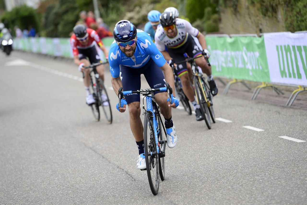 Alejandro Valverde (Movistar) attacks