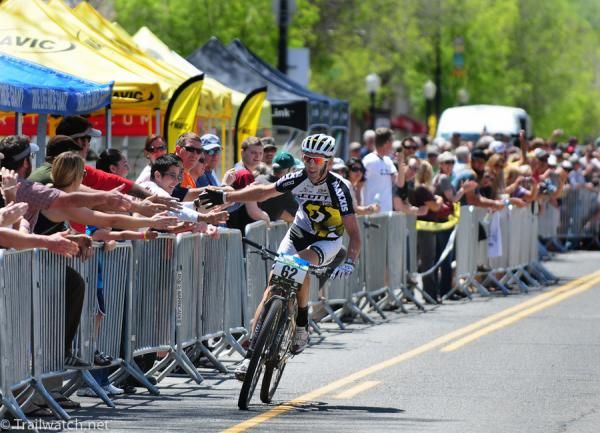 Geoff Kabush (Scott-3Rox Racing) celebrates his victory with the crowd in downtown Prescott