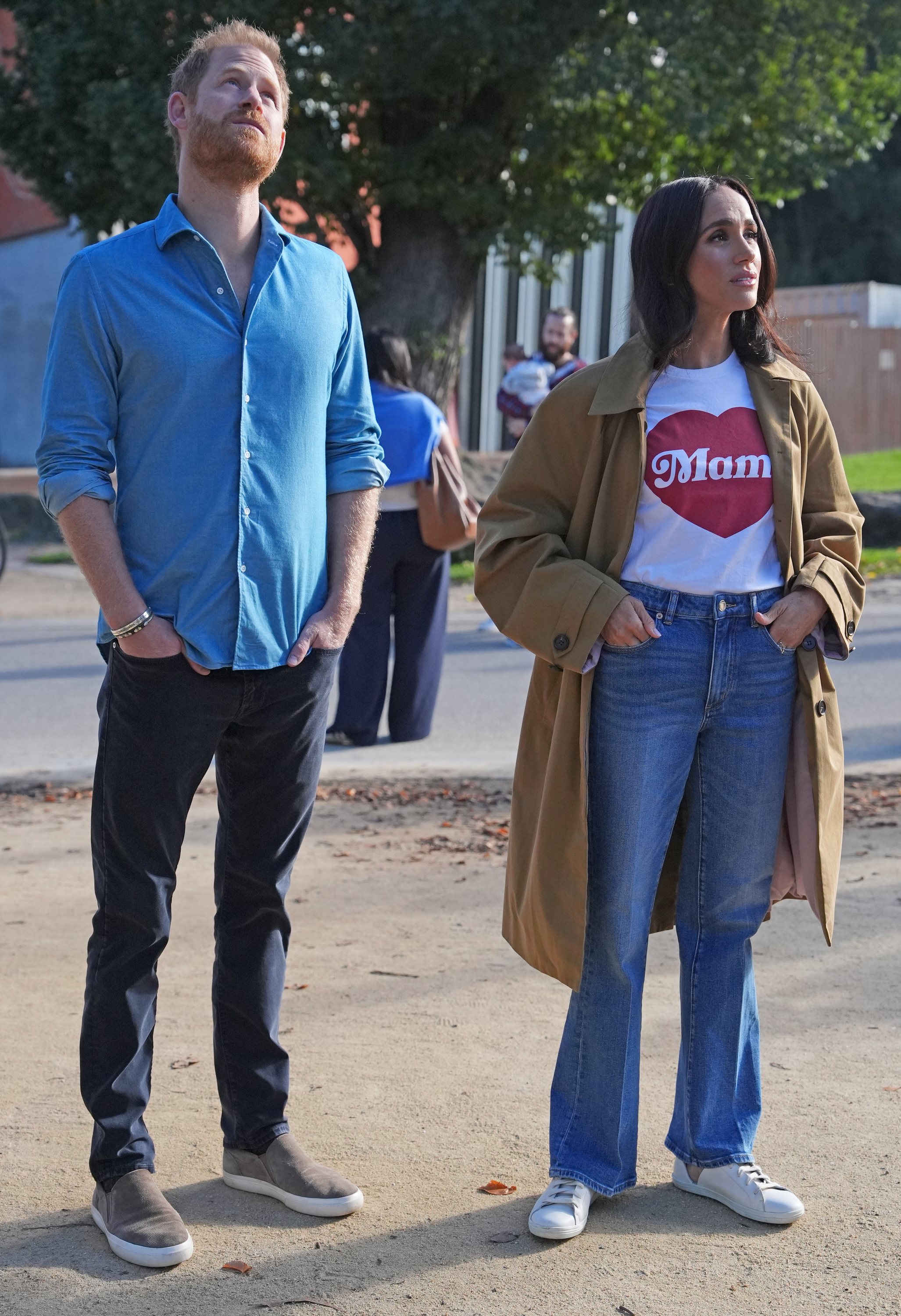 Meghan Markle wore her jeans outfit with white sneakers on April 16