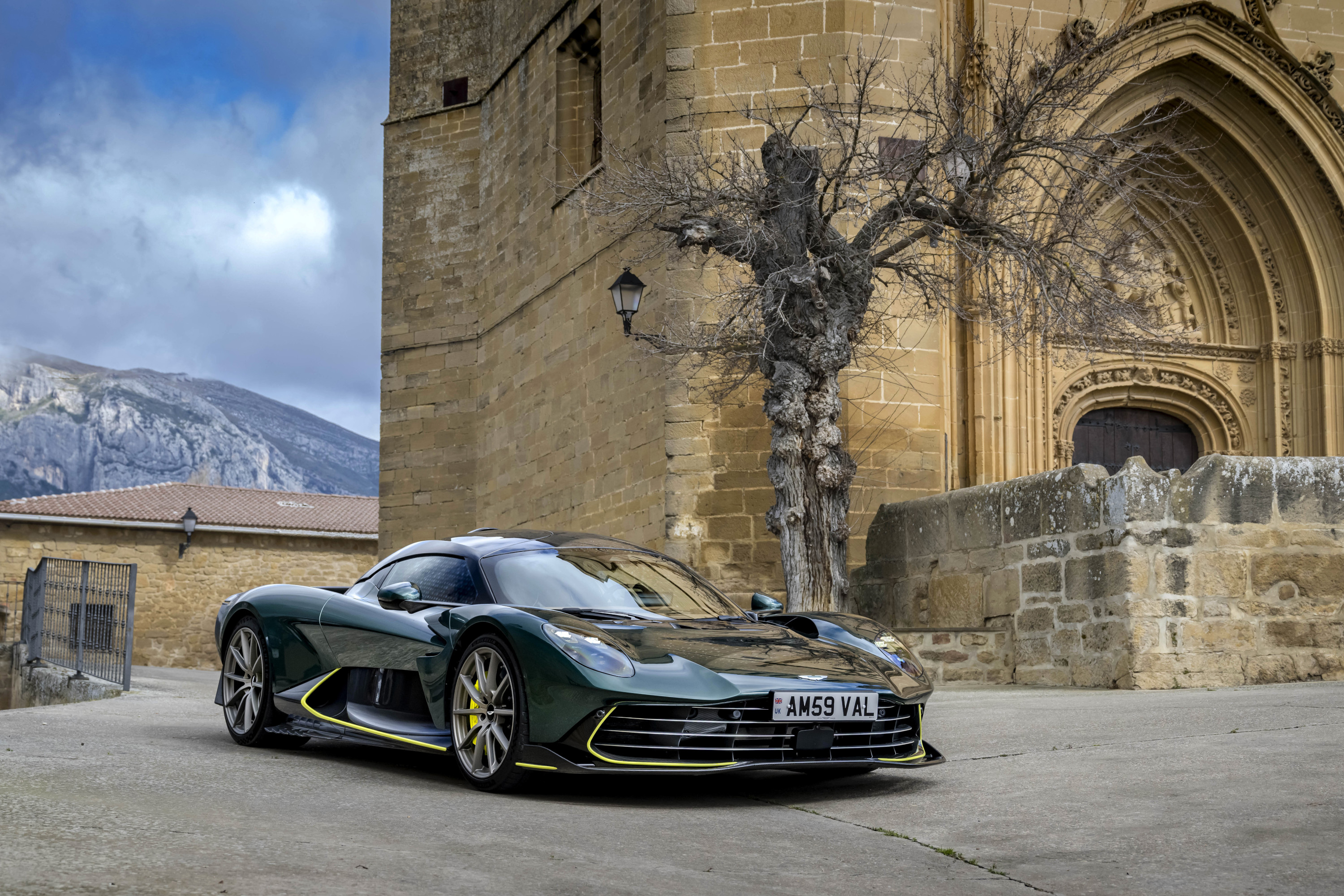 Aston Martin Valhalla