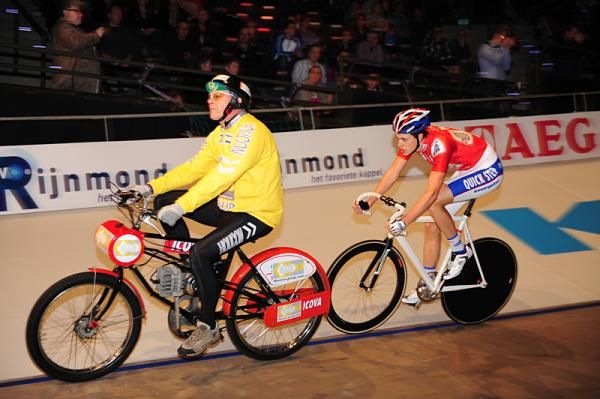 Niki Terpstra on the derny