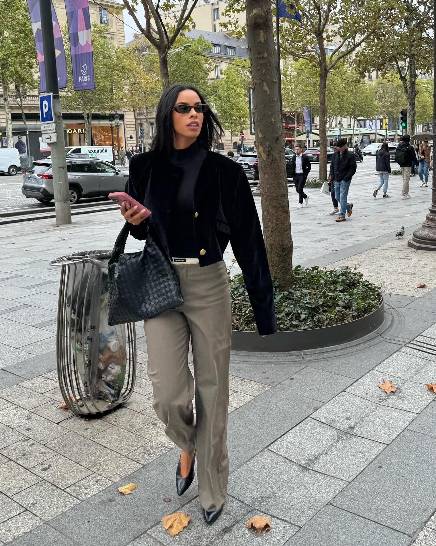 @rochellehumes wearing high vamp pumps.