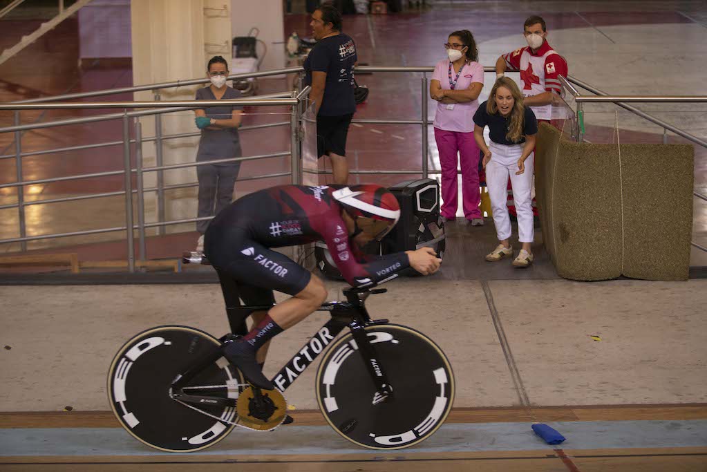 Alex Dowsett in Aquascalientes, Mexico during his UCI Hour Record attempt
