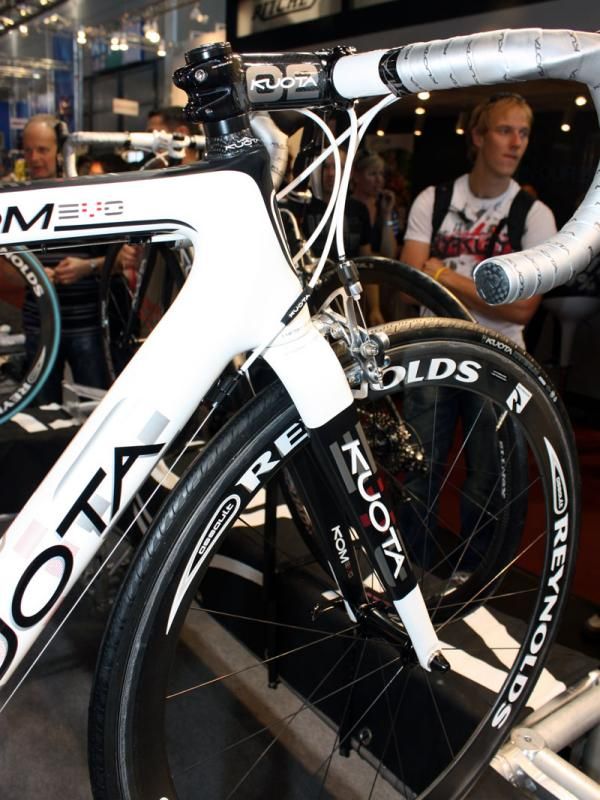 Kuota has upsized the KOM's lower steerer diameter from 1 1/4" to 1 1/2".
