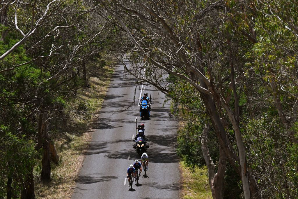 Lucie Fityus (ARA Skip Capital), Gina Ricardo (BridgeLane) and Stephanie Hibburt (Australia) in the early breakaway
