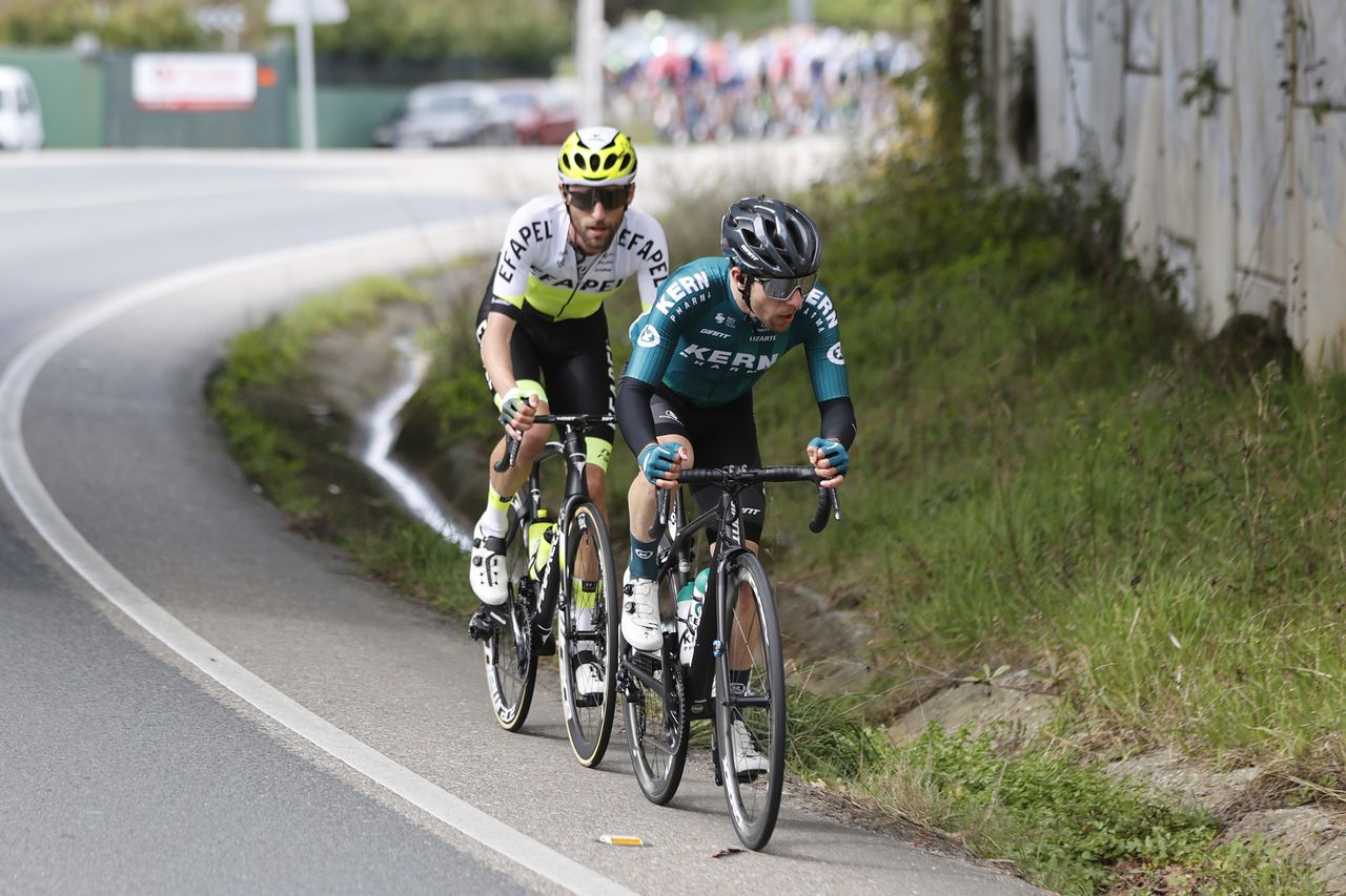 Gran Camino 2022 - 1st Edition - 1st stage Porrino - Vigo 166,4 km - 24/02/2022 - Jordi L&Atilde;&sup3;pez (ESP - Equipo Kern Pharma) - Joaquim Silva (POR - Efapel Cycling) - photo Luis Angel Gomez/SprintCyclingAgency&Acirc;&copy;2022