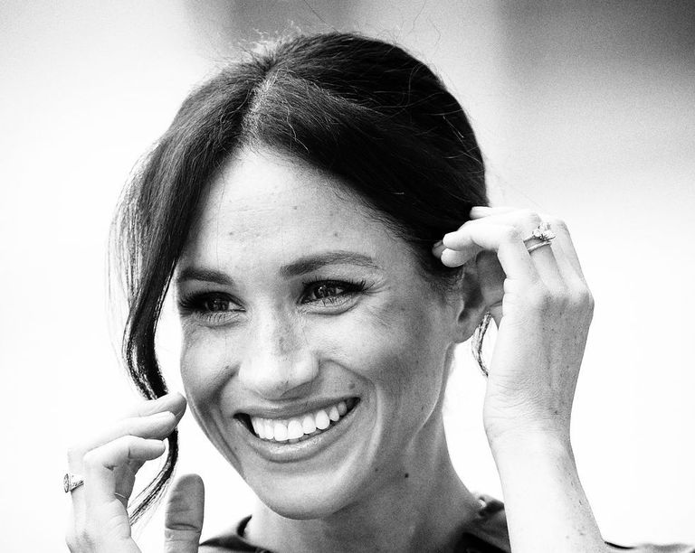 Face, Facial expression, Smile, Eyebrow, Beauty, Lip, Skin, Nose, Gesture, Black-and-white,
