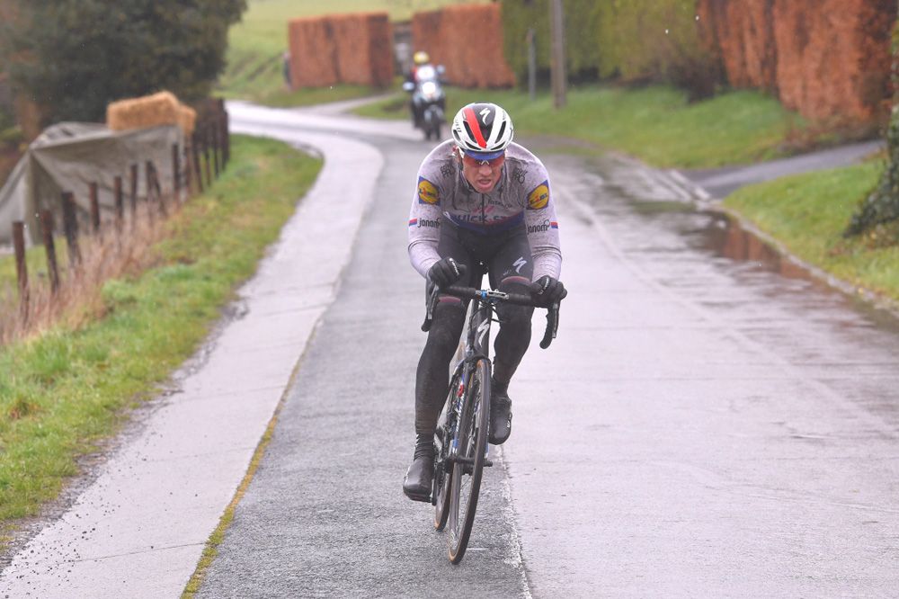 Zdenek Stybar (Quick-Step Floors) made a solo attack