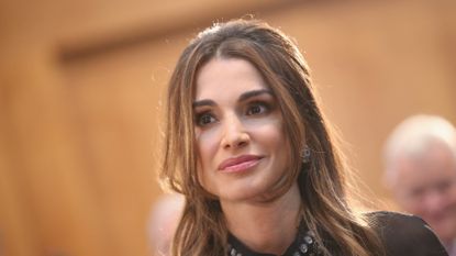 Queen Rania hopped on two major trends as she stepped out in Sun Valley in a casual cream and brown ensemble - which is so on trend