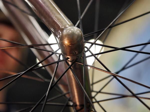 The front wheel on Naked's city bike uses hidden hardware to secure the axle. After loosening the set screws, one has to then spread the fork tips to remove the front wheel.
