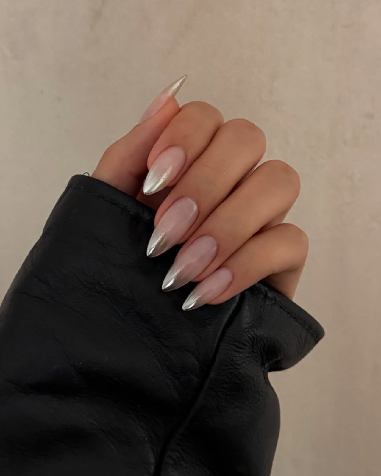 Chrome nails @nailsbyzola