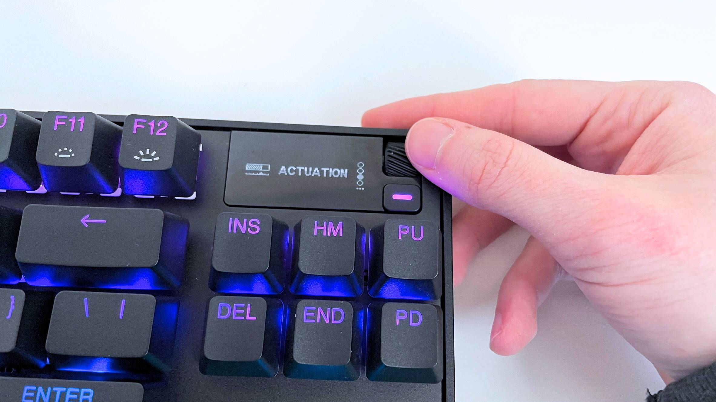 Close up of the mini display on the SteelSeries Apex Pro Gen 3 TKL