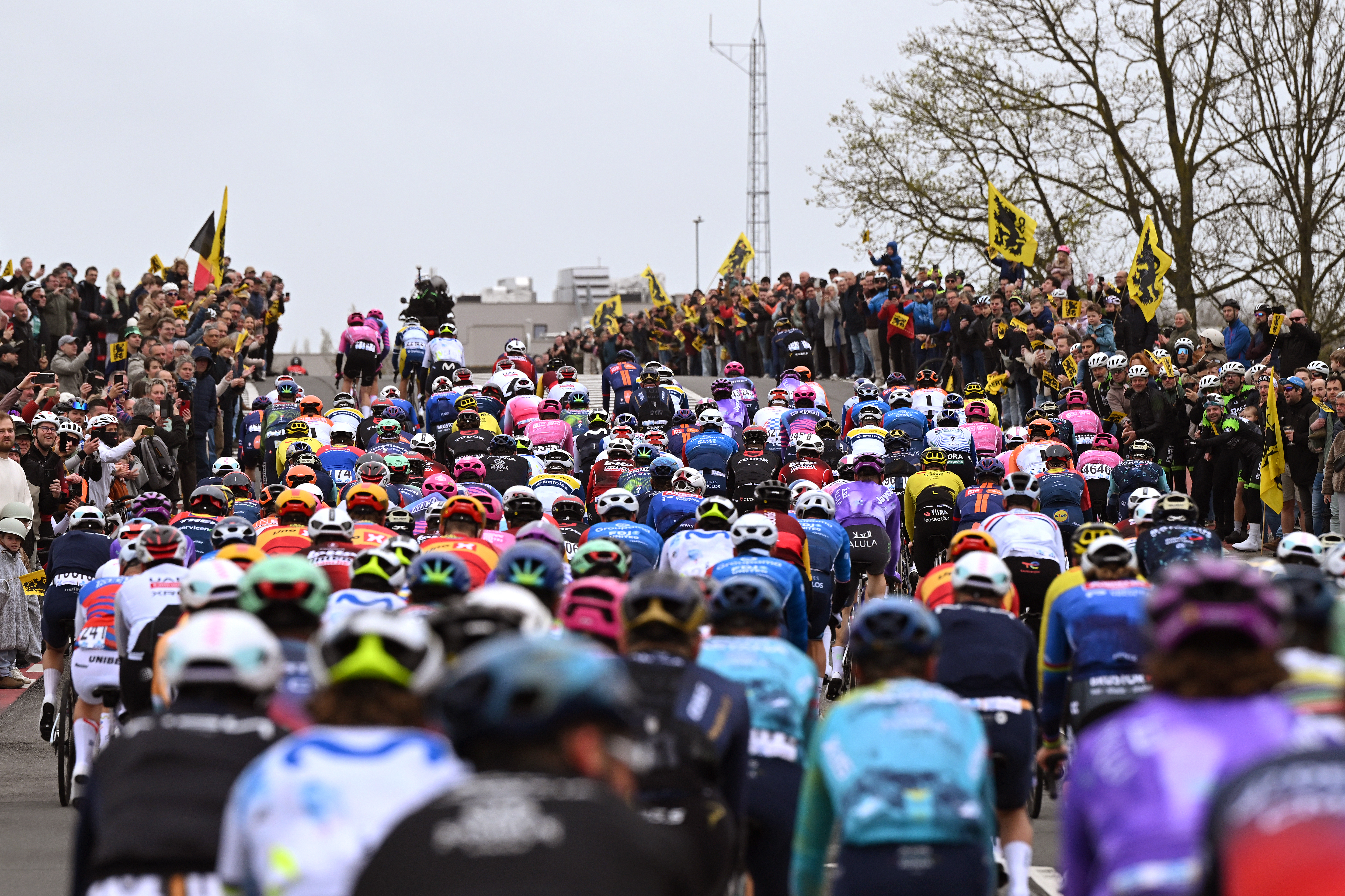 OUDENAARDE, BELGIUM - APRIL 05: A general view of the peloton competing while fans cheer during the 110th Tour of Flanders - Ronde van Vlaanderen 2026 - Men&amp;amp;apos;s Elite a 278.6km one day race from Antwerp to Oudenaarde / #UCIWT / on April 05, 2026 in Oudenaarde, Belgium. (Photo by Dario Belingheri/Getty Images)