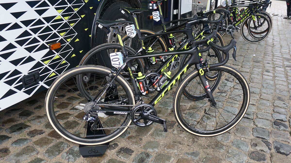 Matteo Trentin (Mitchelton-Scott) was the only rider on the team aboard a Scott Addict as opposed to the Paris-Roubaix winning Scott Foil