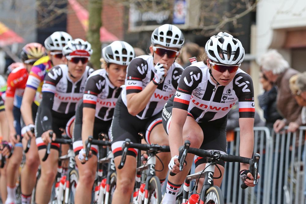 Team Sunweb controls the peloton