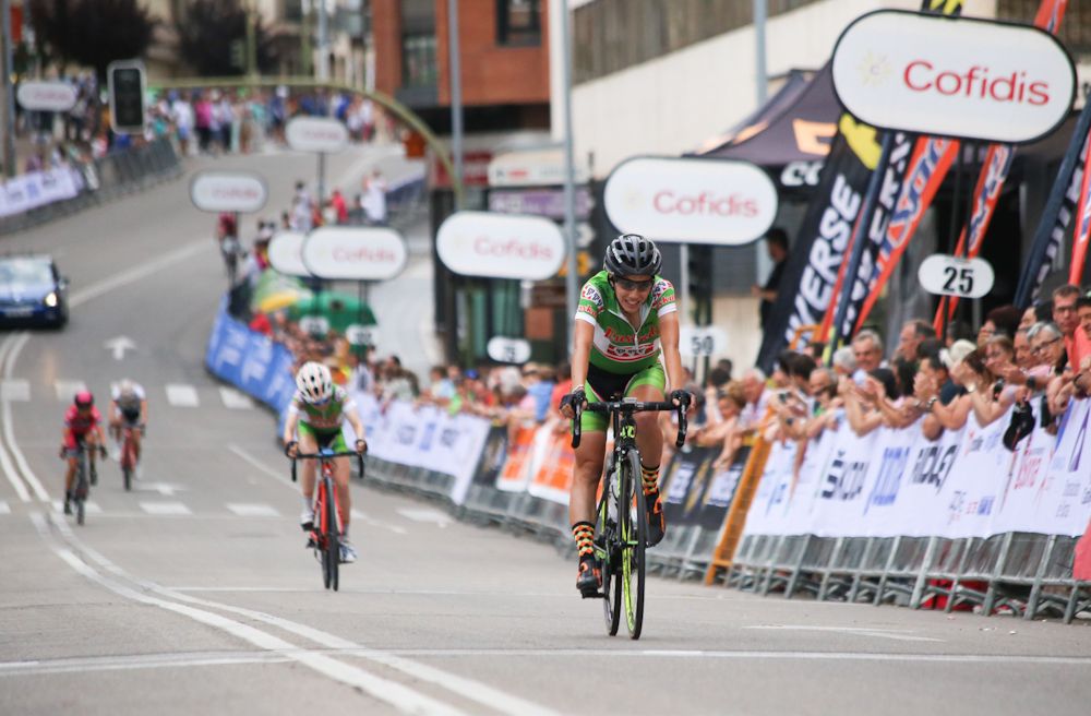 Ane Santesteban (Al&eacute;-Cipollini, here racing in the Basque outfit) crosses the finish line in 3th position