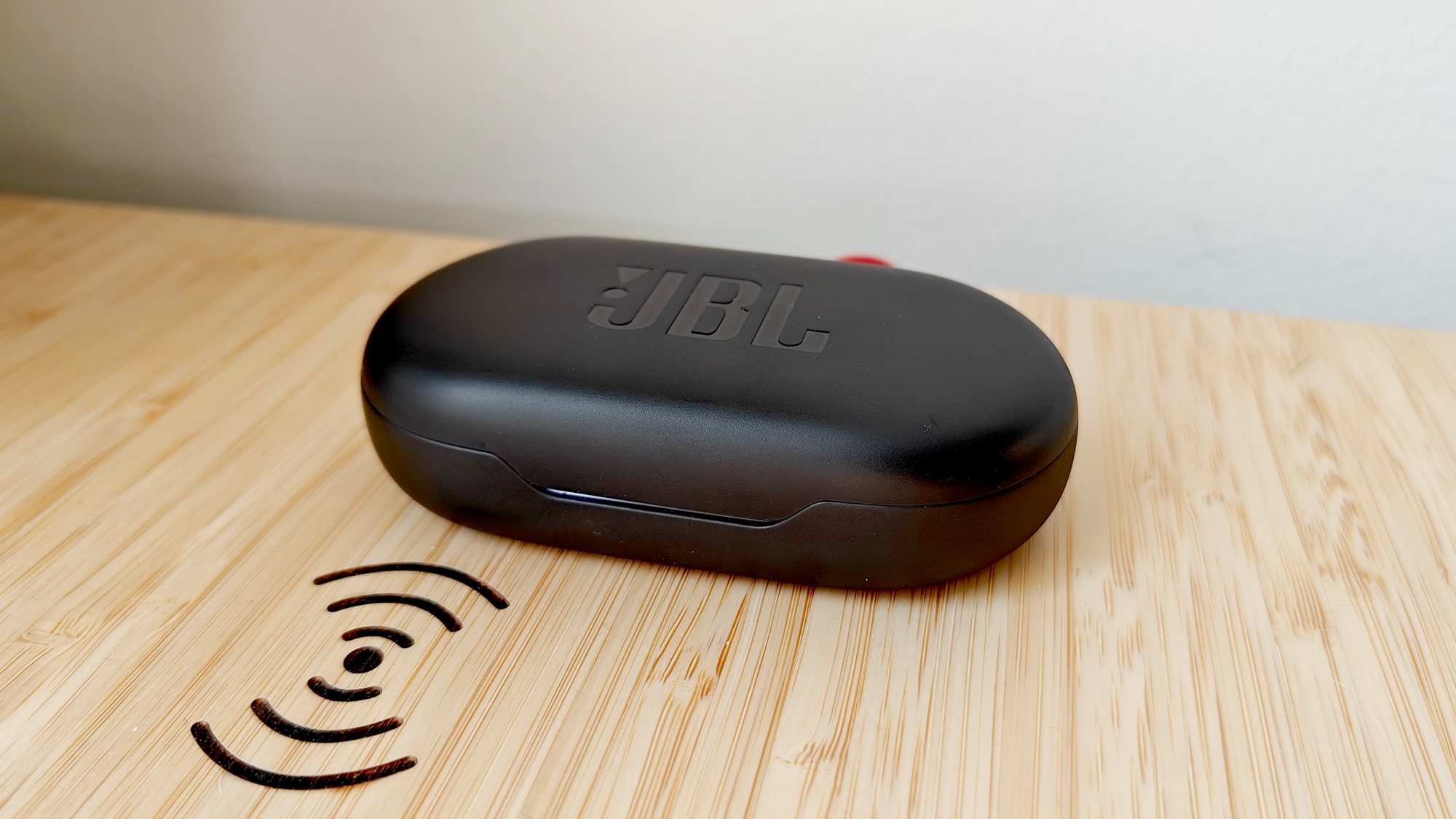 JBL Soundgear Sense charging case