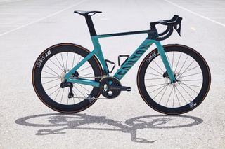 Canyon unveils the new Aeroad CF SLX for 2022
