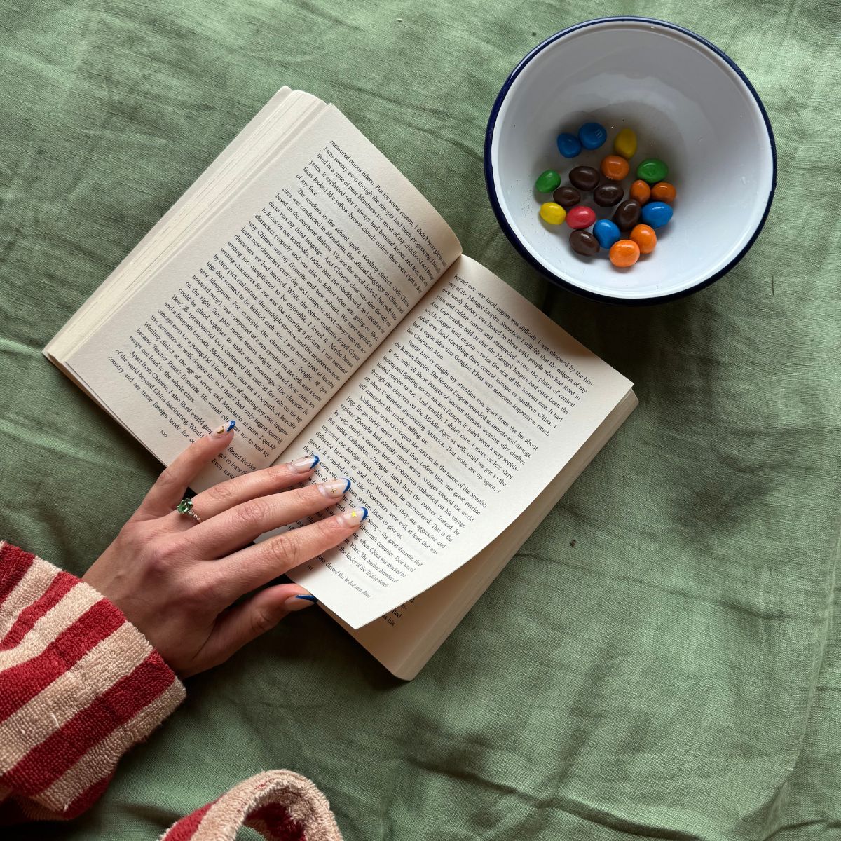 Self care advent calendar: Health writer Georgia reading and in bed practicing self care during December