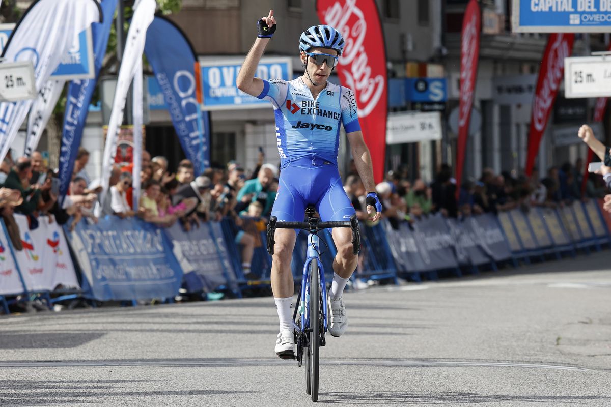 Vuelta Asturias 2022 - 65th Edition - 1st stage Oviedo - Pola de Lena 168,9 km - 29/04/2022 - Simon Yates (GBR - Team BikeExchange - Jayco) - photoRafa Gomez/SprintCyclingAgencyÂ©2022