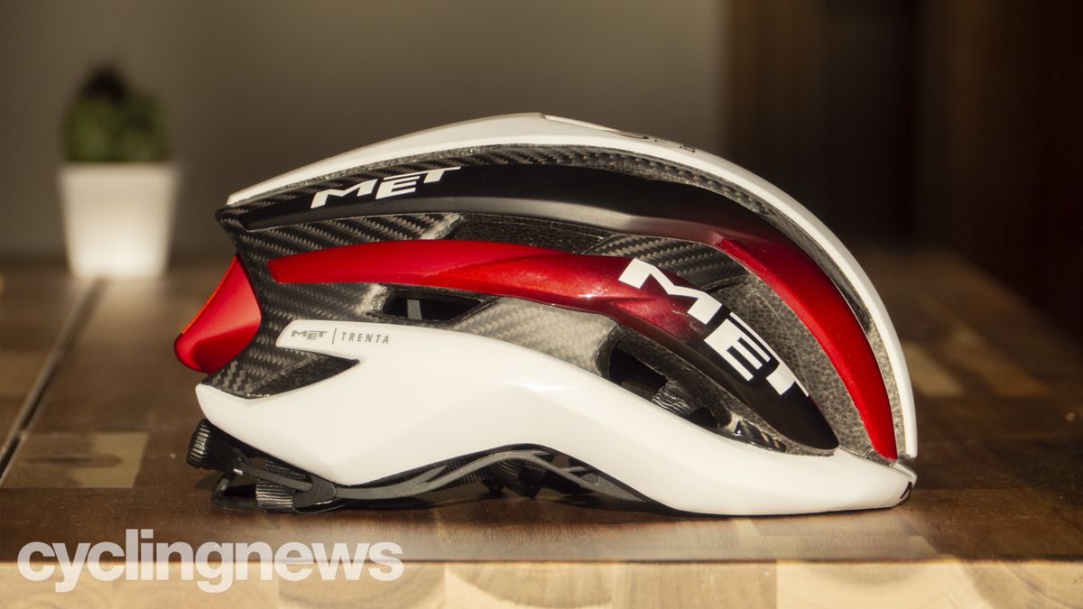 emirates motorcycle helmet CASCO MET MANTA MIPS UAE TEAM 2025 52-56 Sports & Outdoors Met Trenta 3K Carbon MIPS