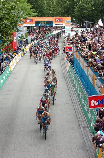 Garmin-Transitions sets tempo throught the start-finish line in pursuit of the day's break.