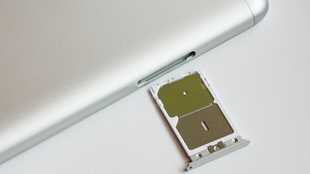 Xiaomi mi5 планшет слот для SIM. Лоток сим Техно Спарк 5. Сим карта в MACBOOK. Как вставить симку в айпад. Xiaomi 14 esim