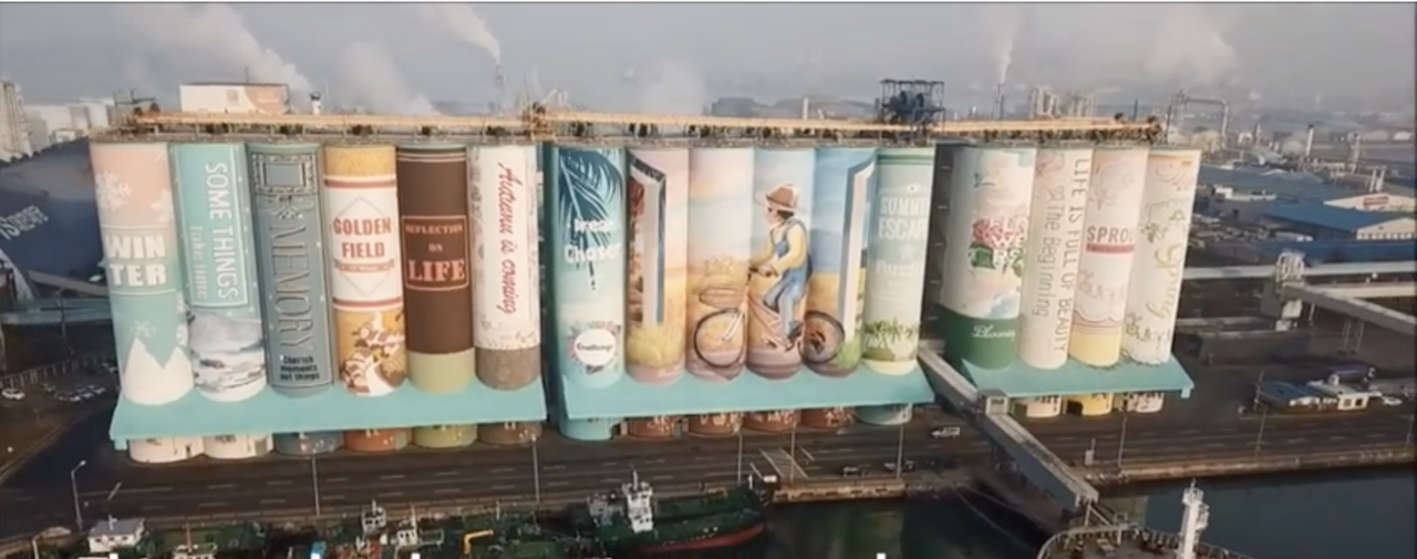 The world&amp;#039;s largest outdoor mural, on grain silos in South Korea.