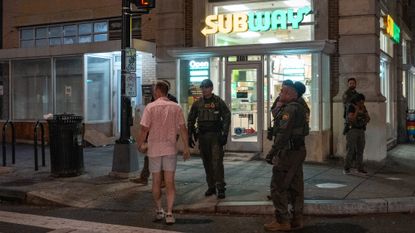 Man in Washington, D.C., confronts federal agents with subway sandwich