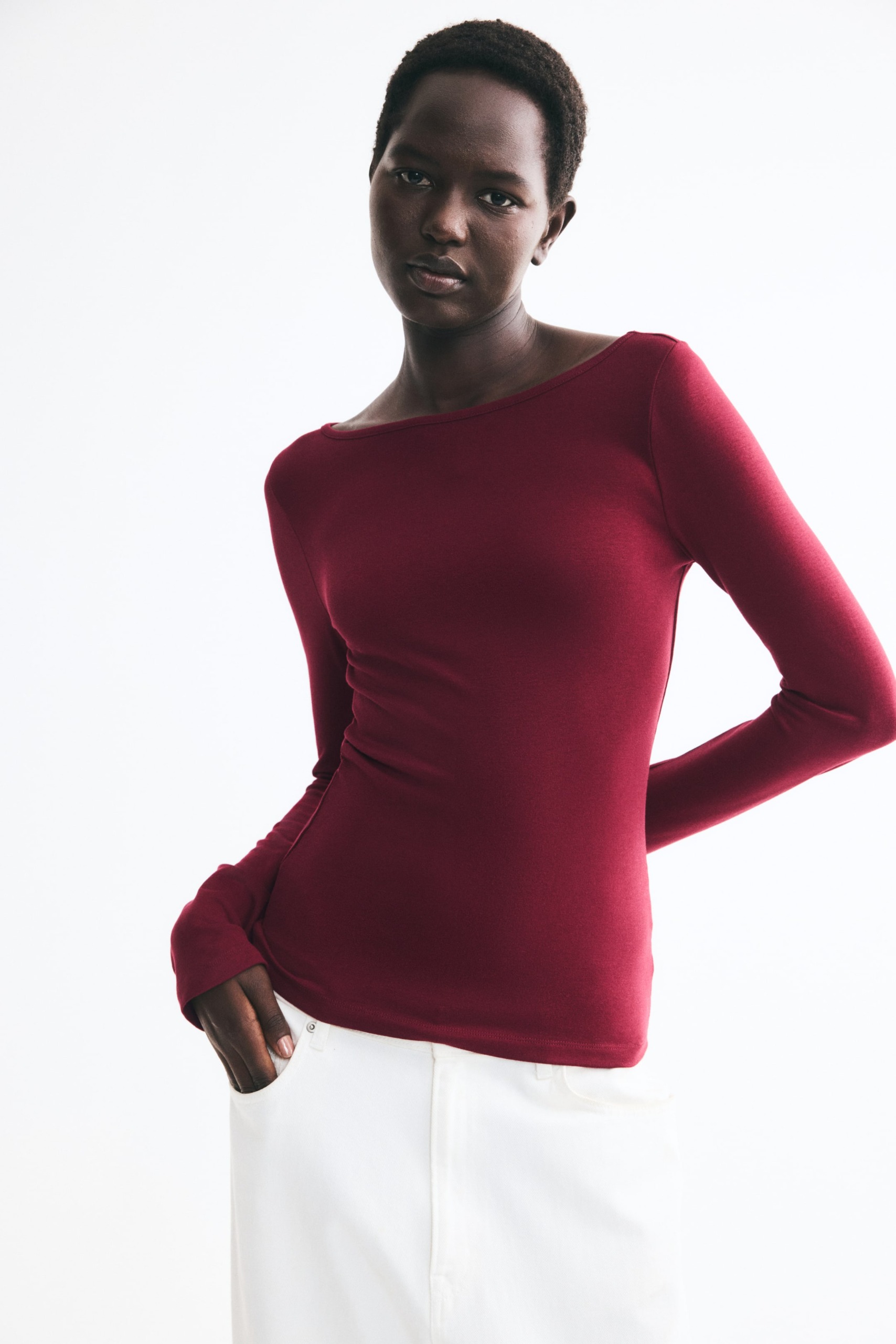 Long-Sleeved Fine-Knit Top