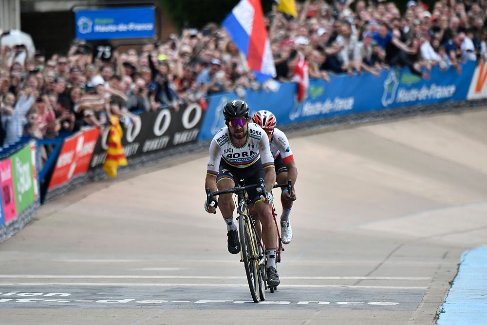 Peter Sagan (Bora-Hansgrohe) wins two-up sprint ahead of Silvan Dillier (AG2R) to take the 2018 Paris-Roubaix title