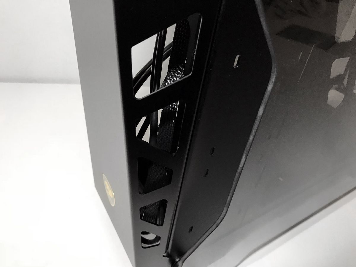 Cougar Conquer Essence Case Review: A Fanless Dust Trap? - Tom's