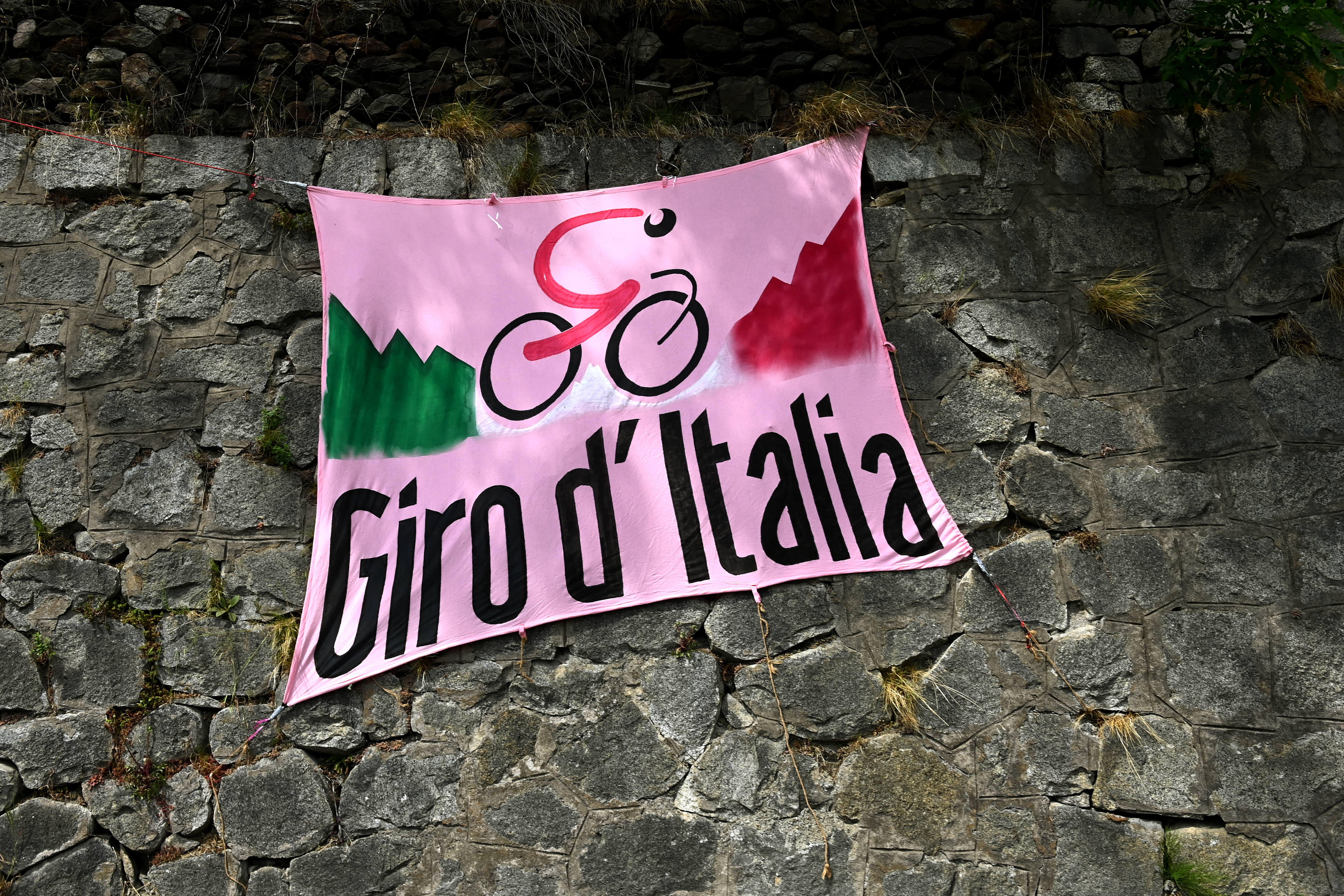 A flag of the Giro d'Italia logo