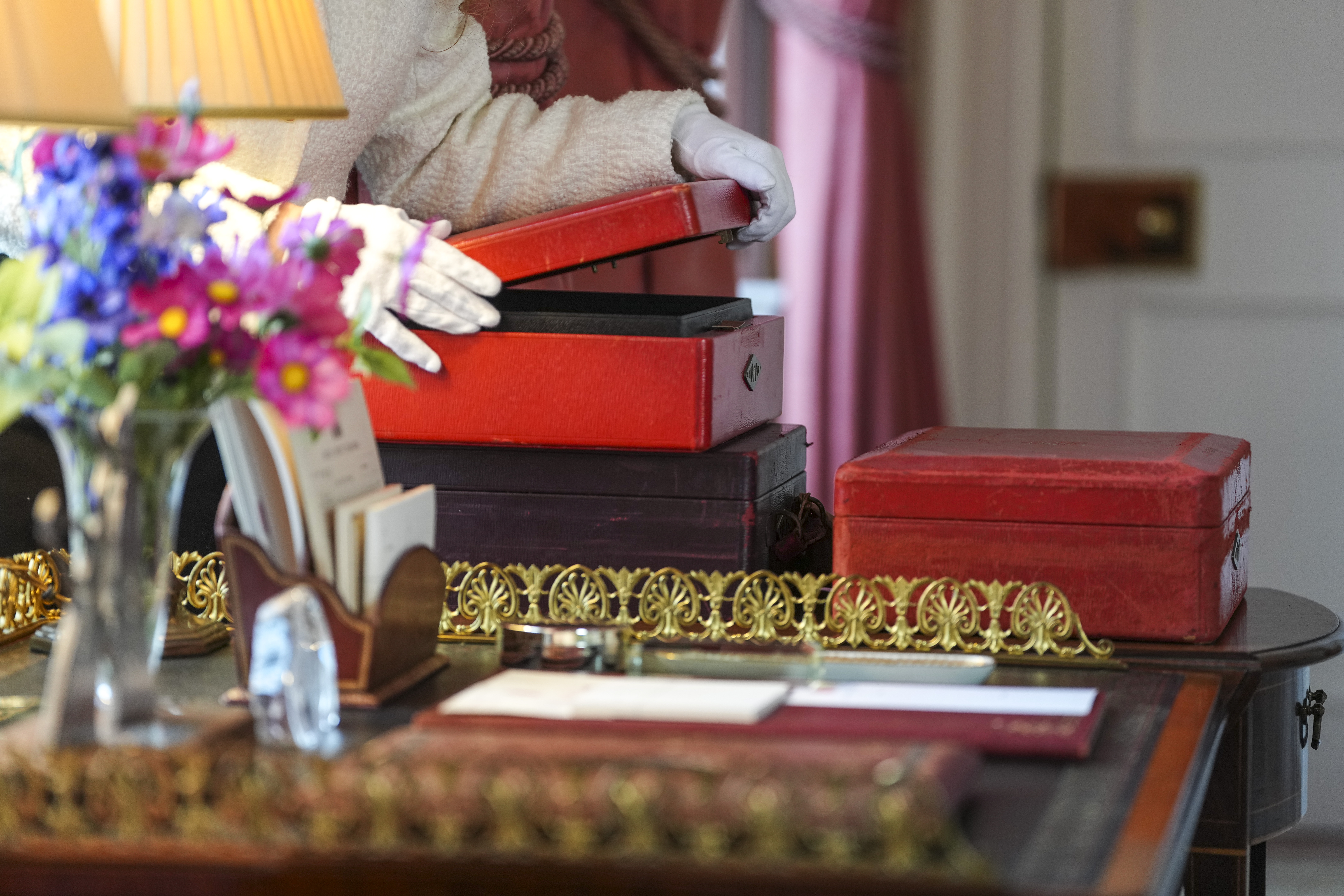 EDINBURGH, SCOTLAND - MAY 21: Queen Elizabeth II&amp;amp;apos;s sitting room is seen during a press viewing of Queen Elizabeth II&amp;amp;apos;s private apartments at The Palace Of Holyroodhouse on May 21, 2026 in Edinburgh, Scotland. To mark the 100th anniversary of the birth of Queen Elizabeth II, her private apartments have been opened to the public for the first time. (Photo by Peter Summers/Getty Images)