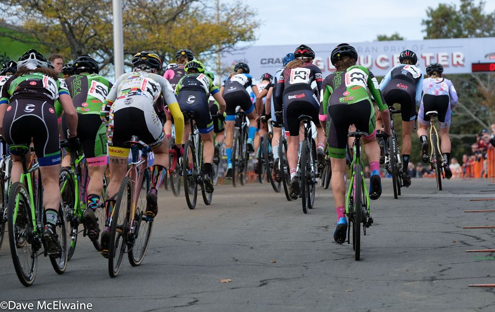 The Women&rsquo;s field passing the start-finish soon after the start