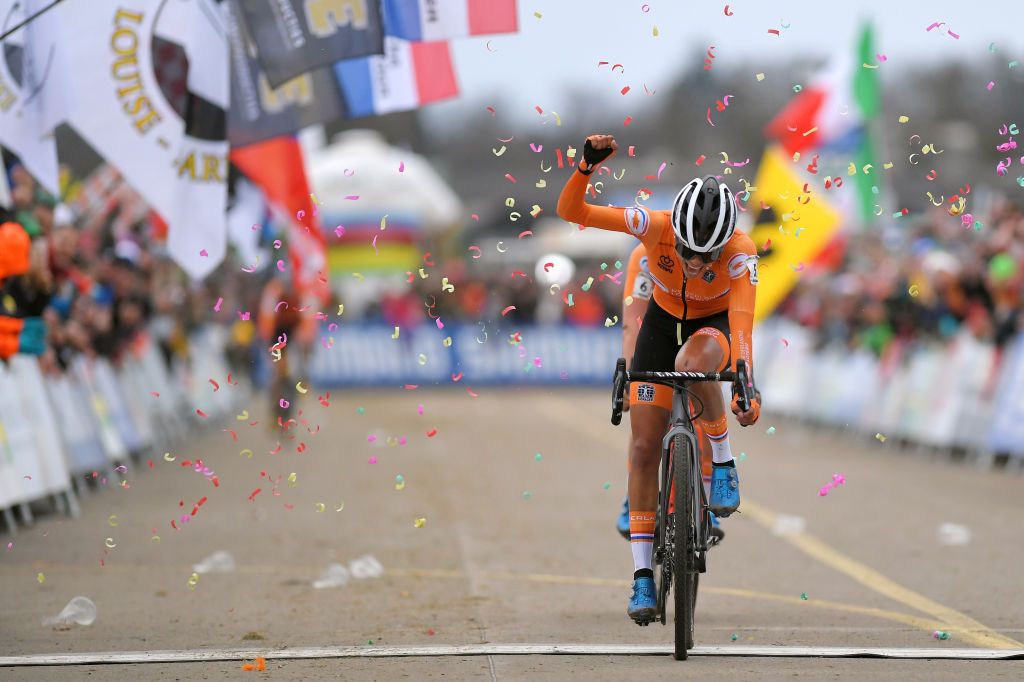 The Netherlands’ Ceylin del Carmen Alvarado wins the elite women’s cyclo-cross World Championships in Dübendorf, Switzerland, in 2020