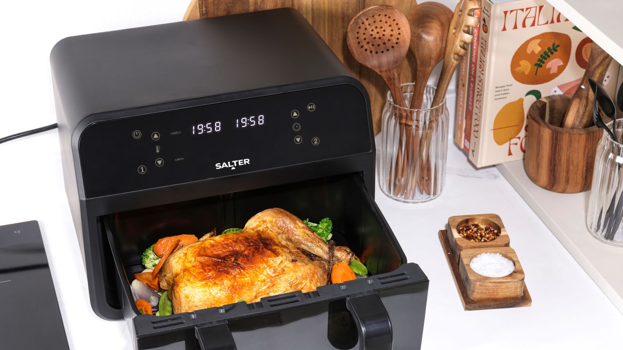 Salter 7L dual air fryer with divider on kitchen worktop