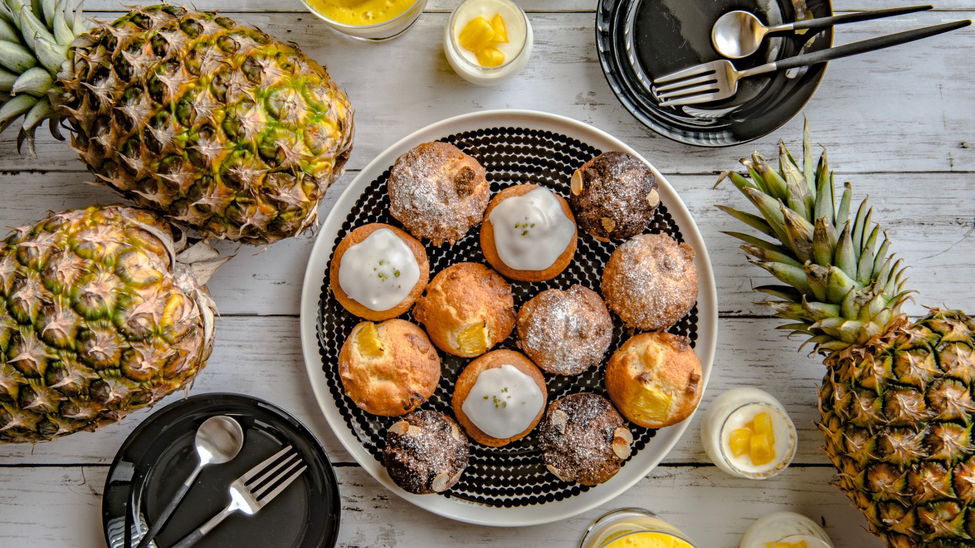 Pineapple flavoured cakes