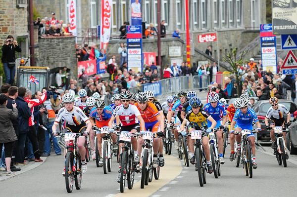 The start of the junior women's cross country race in the center of Houffalize