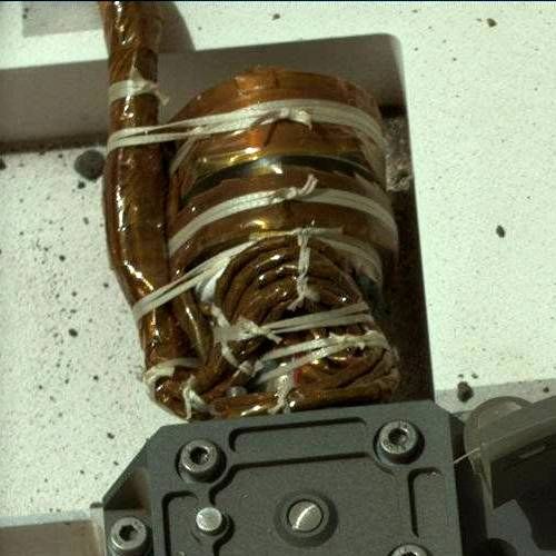 Knots securing equipment on Curiosity&#039;s deck.