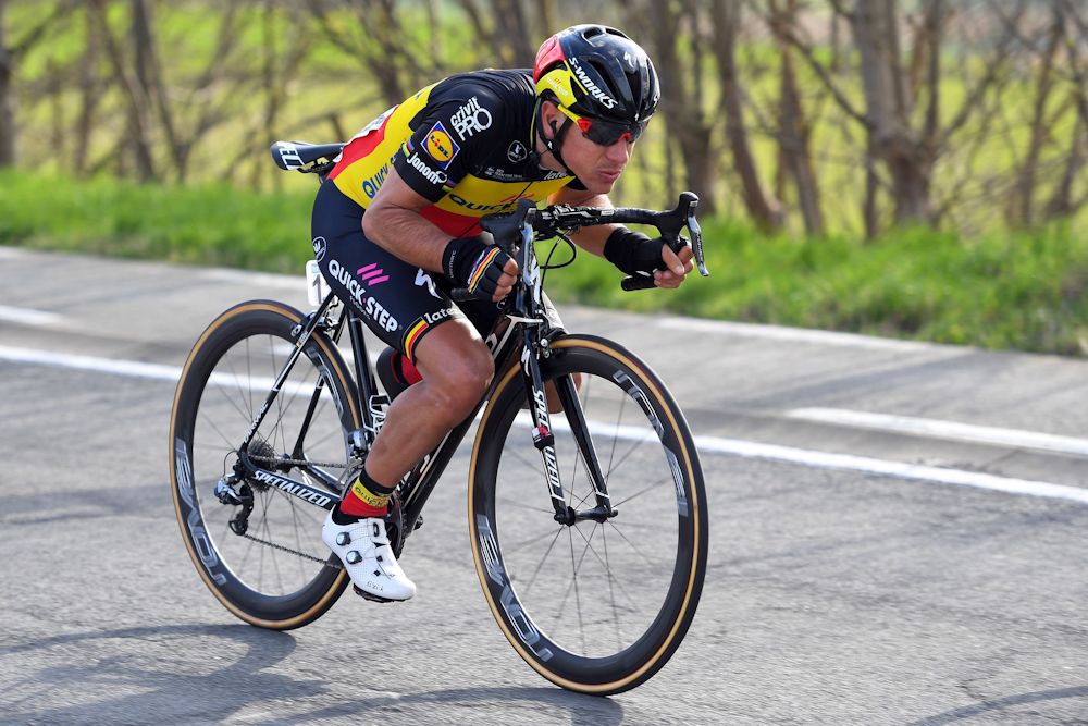 Philippe Gilbert tucks in at Dwars door Vlaanderen