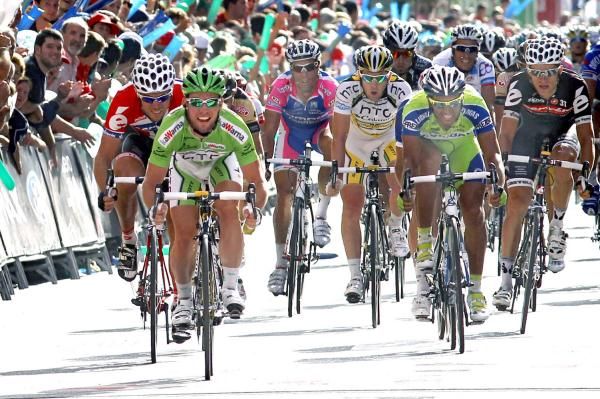Cavendish strengthened his lead in the green points competition thanks to his second stage win