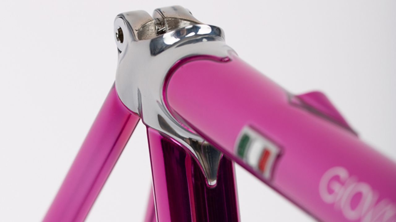 Chrome lugs also integrate the seat post clamp