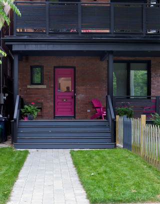 porch decor ideas with black steps and dark pink front door and matching chair