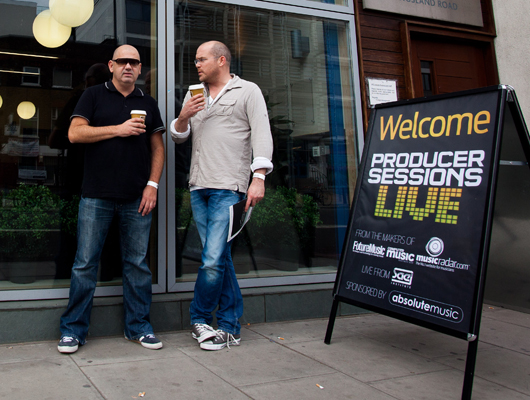 Steve Mac and Freemason James Wiltshire take a break at PSL
