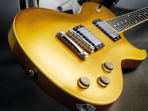 The Solo 6 has more than a little of the Les Paul about its appearance.