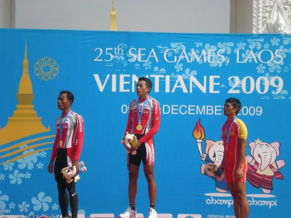 Top three with Tonton Susanto, Ryan Ariehaan and Cong Hieu Mai