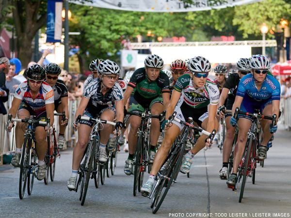 The contenders started quick, which put many riders under stress.