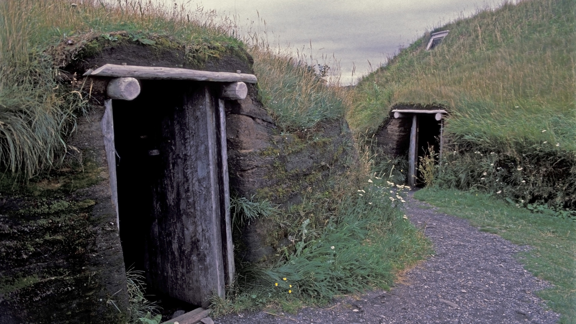 A photo of houses built into the hillside