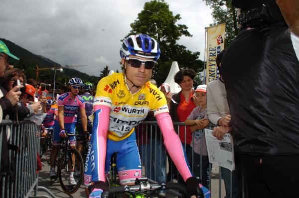 Damiano Cunego (Lampre) in the leader's jersey